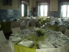 Sala com Mesas redondas verde