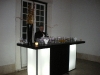 Bar iluminado no terraço do Palácio da Cruz Vermelha